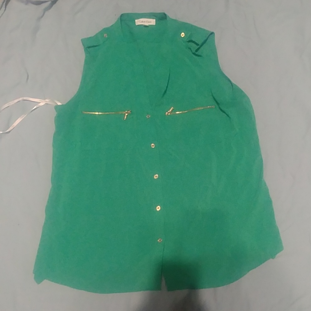 sleeveless blouse